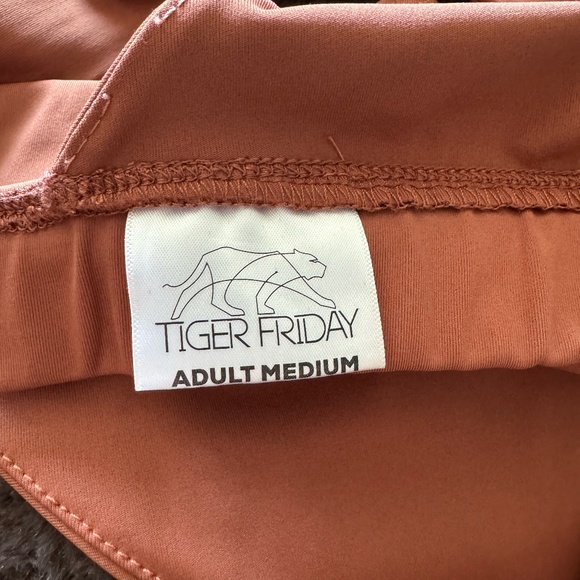 TIGER FRIDAY TWISTED SISTER TOP- MED - Picture 2 of 3